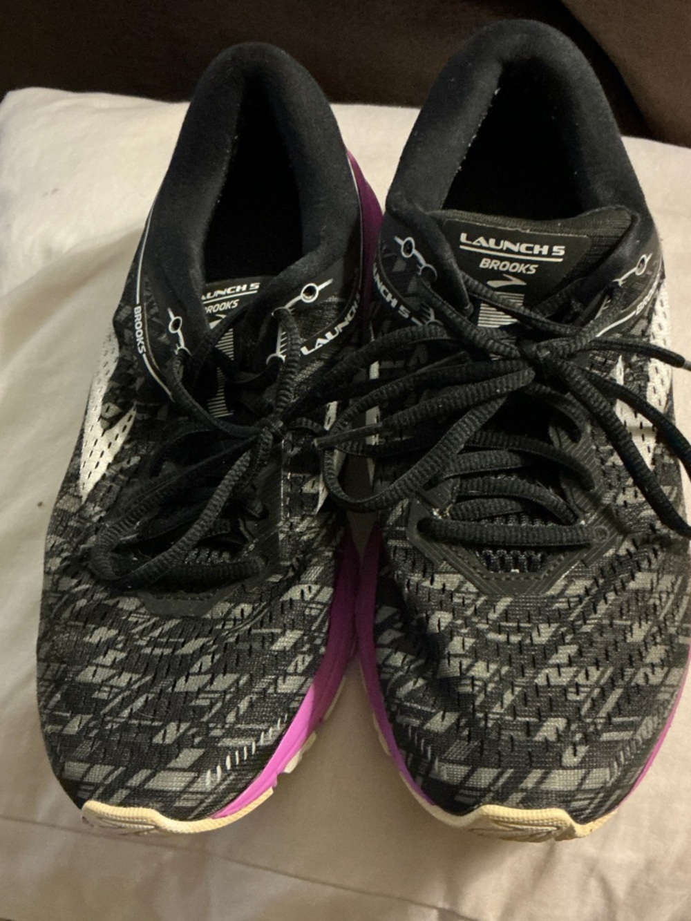 Brooks Launch 5 Women's Running Shoes - Black with Pink Midsole size 8B